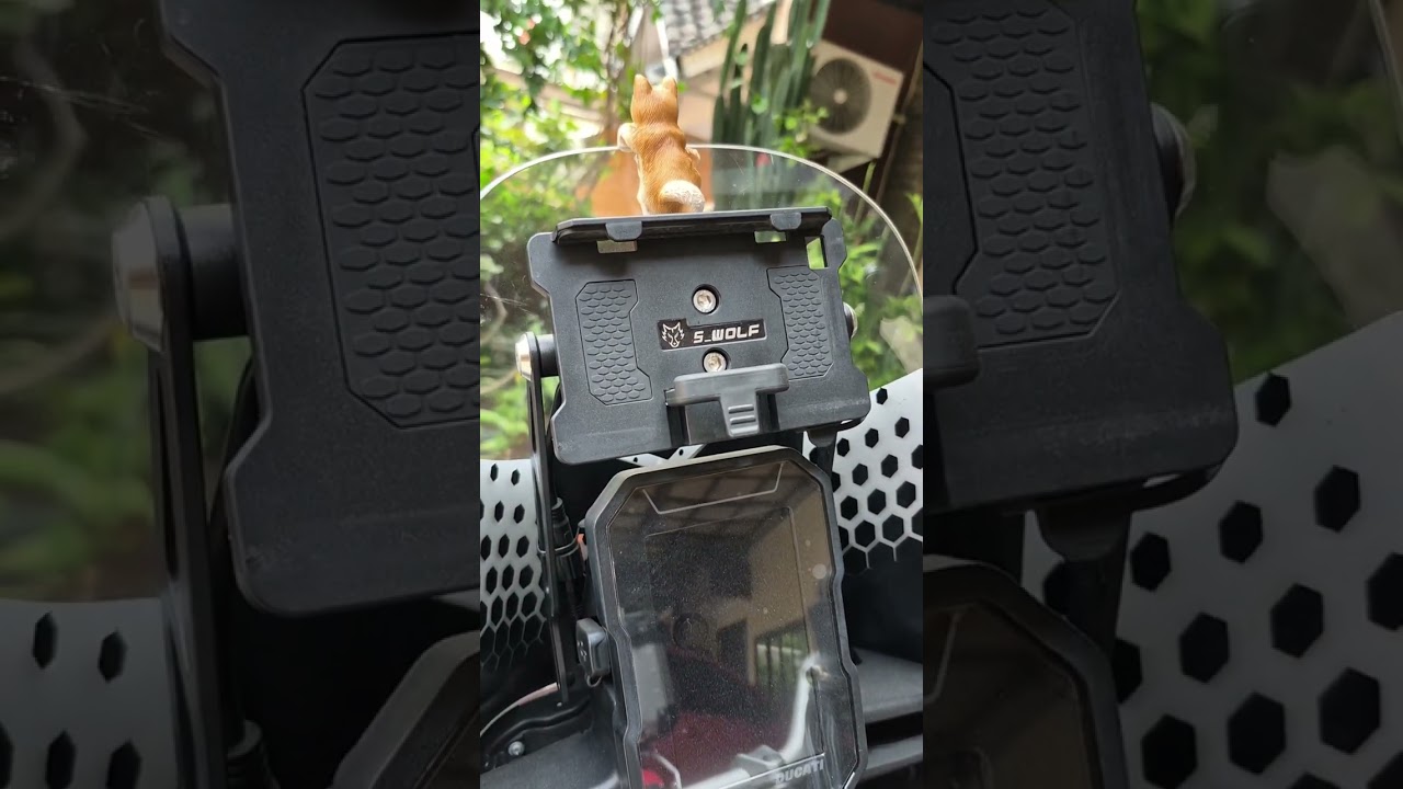 Ducati Desert X plus decal. Decal masih mirip yang ori dengan sedikit penambahan