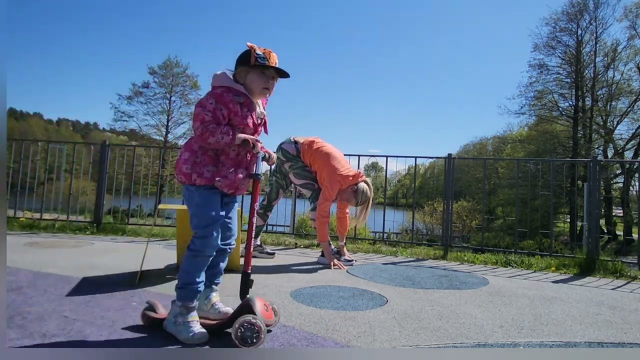 Exercises for legs, glutes and core at park