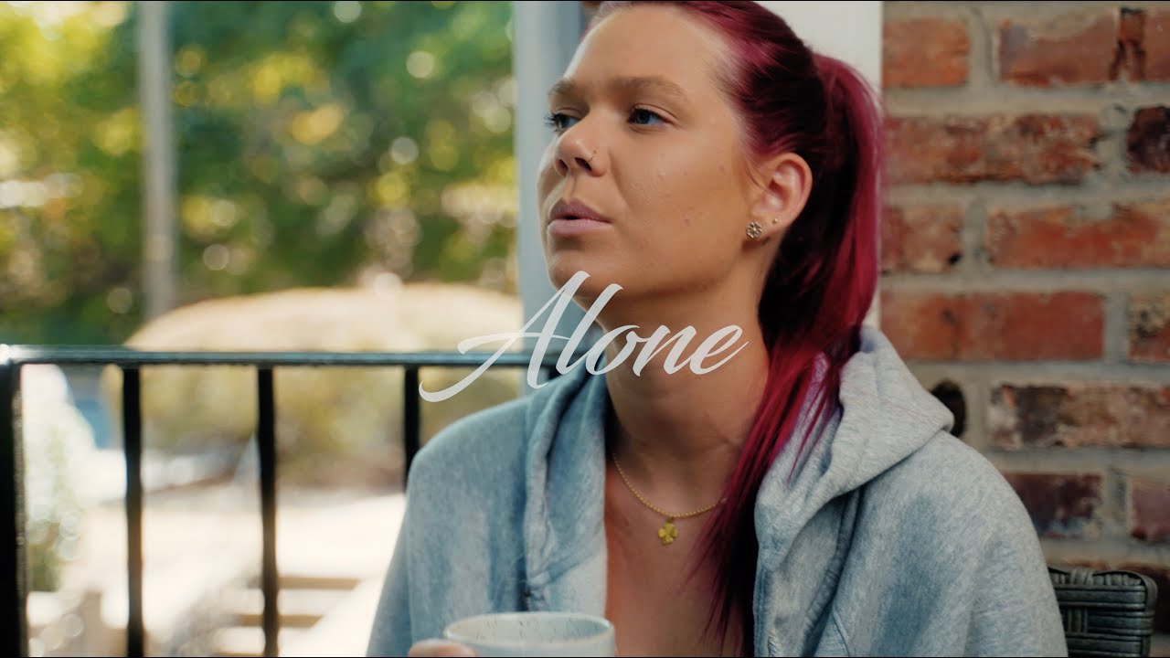 Alone // Soë Blue (official music video)