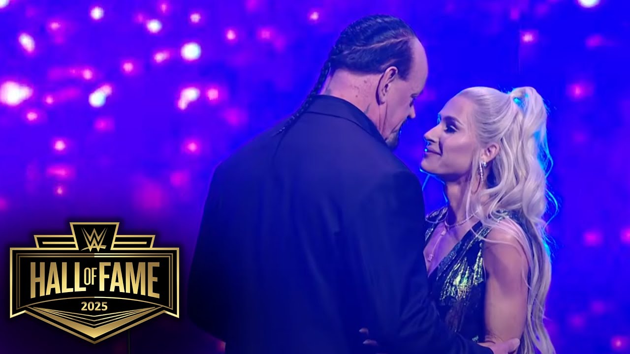 Гробовщик приветствует Мишель МакКул в Зале славы WWE: основные моменты Зала славы WWE 2025