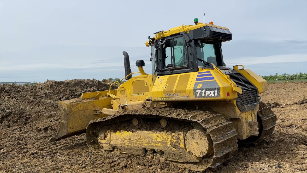 Komatsu D71PXi-24 with intelligent factory fitted machine control, onsite with Tru7 Group