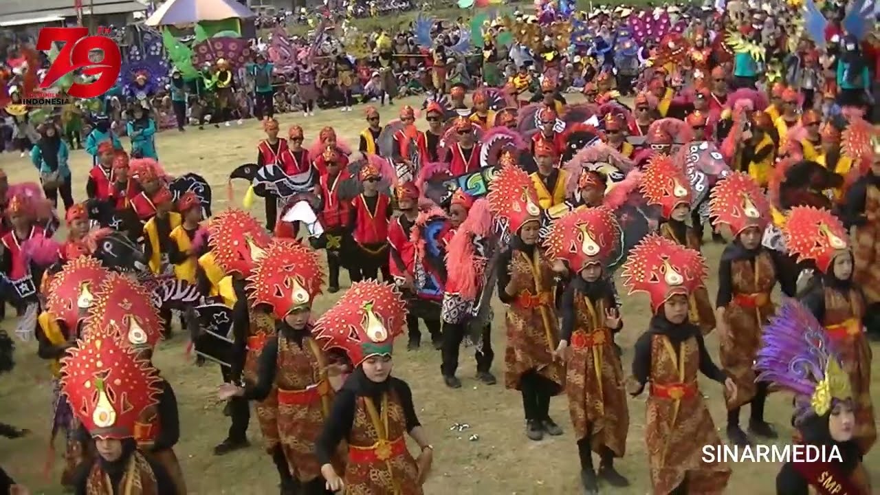 PENAMPILAN KOLOSAL SMP NEGERI 5 BREBES - KARNAVAL HUT RI DESA PEMARON BREBES