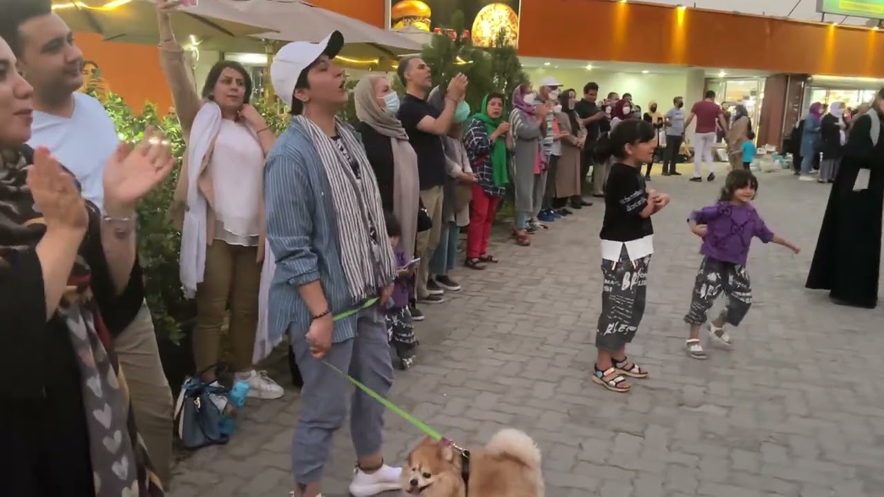 اجرای موسیقی شاد خیابانی در فاز یک شهرک اکباتان