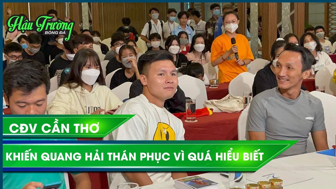 Quang Hải biểu cảm bất ngờ khi fan “đọc vị” món ăn yêu thích, bật cười vì bị lộ size giày