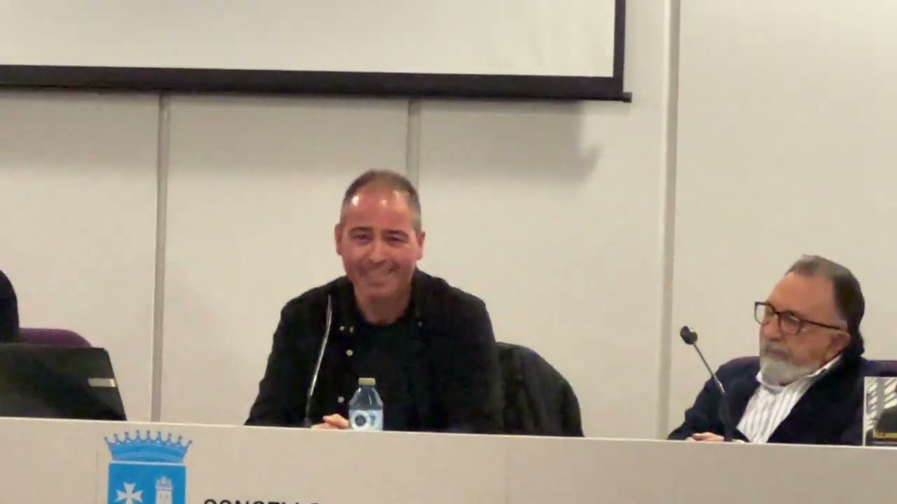 Roberto Mera na presentaci&oacute;n no Barco do seu libro sobre Alejandro Viana