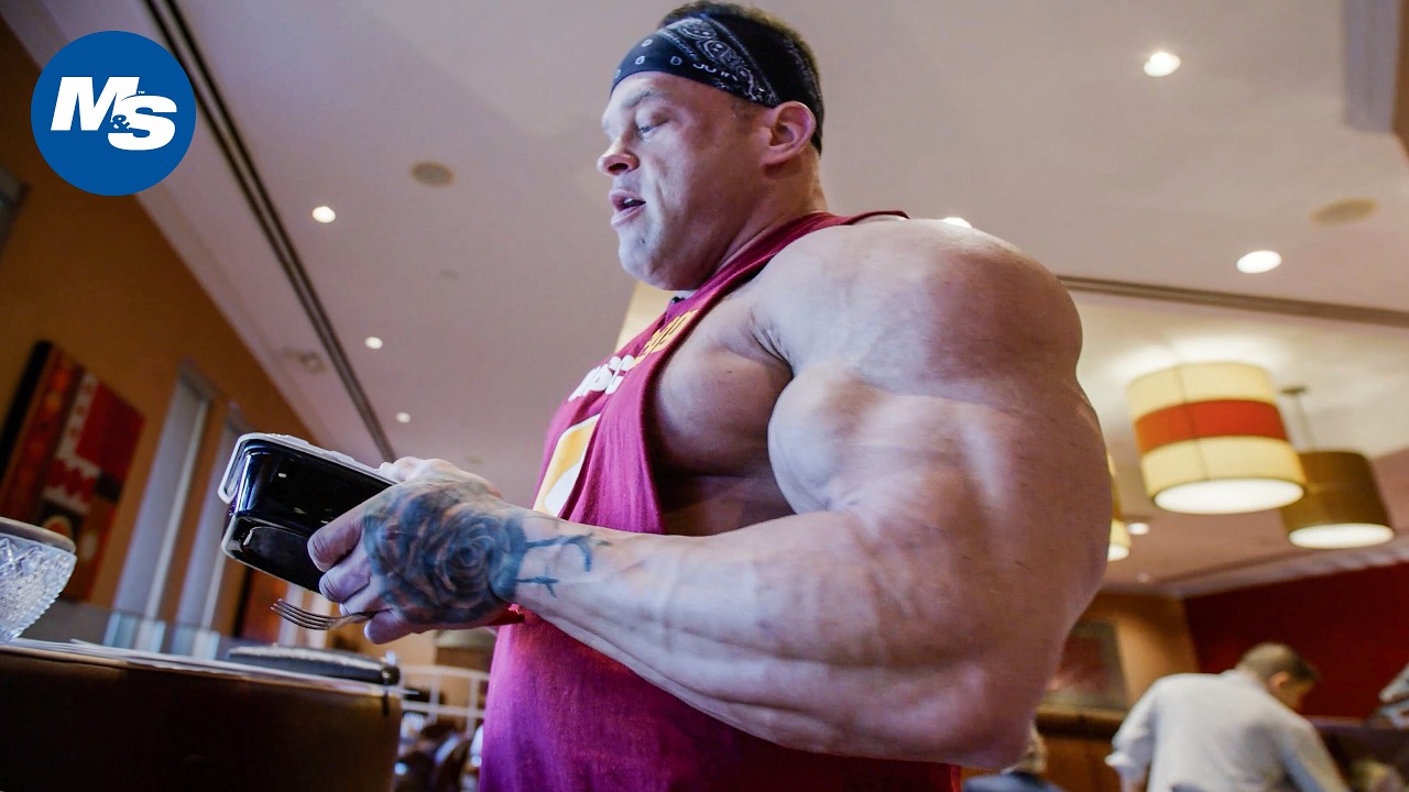 Bodybuilders Eat Clean at Restaurants