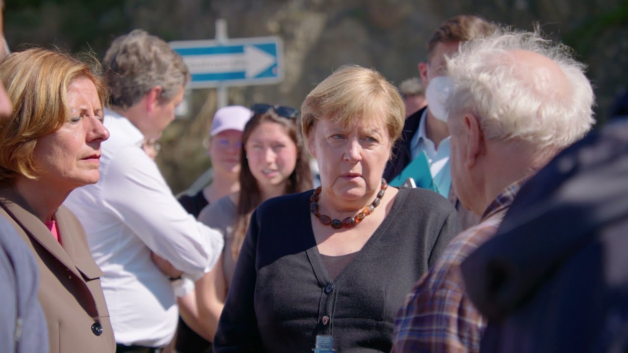 Kanzlerin Merkel und Ministerpräsidentin Dreyer im Ahrtal