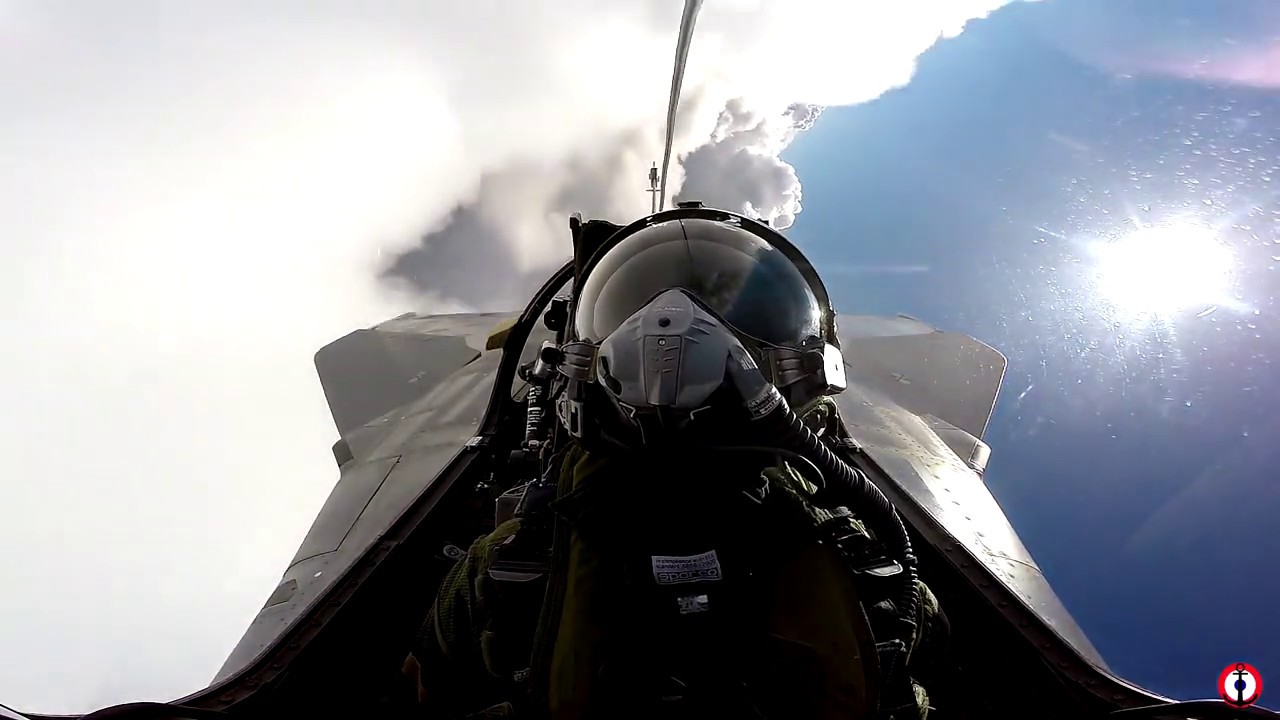 Amazing GoPro footage of French fighter pilots