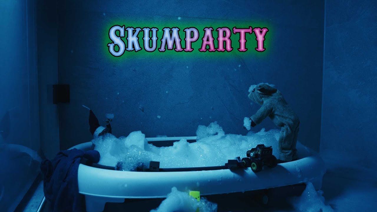Jingles får plutselig behov for et bad. Så han invitterer til skumparty!