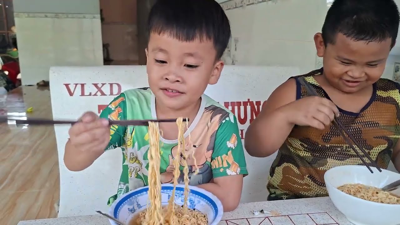 Chuột Lại Nhà Bà Cô Quậy Vá Đói Bụng Kêu Bà Cô Nấu Mì Ăn #ngocdieuvlog123 #chuotquaynhabaco