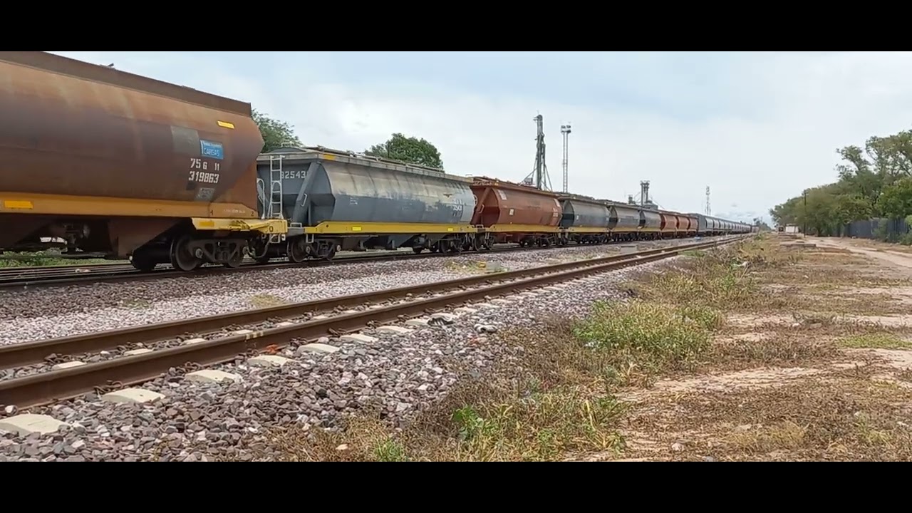 9789 al mando de 5036 arribando a General Pinedo Chaco 
