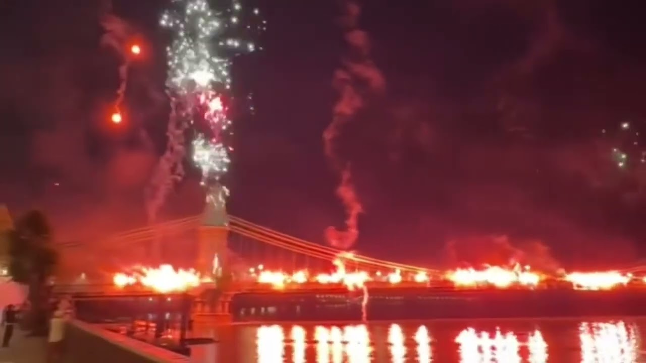 من لندن.. أنصار USMA يحتفلون بكراكاج ناري! ⚫️🔴🔥
