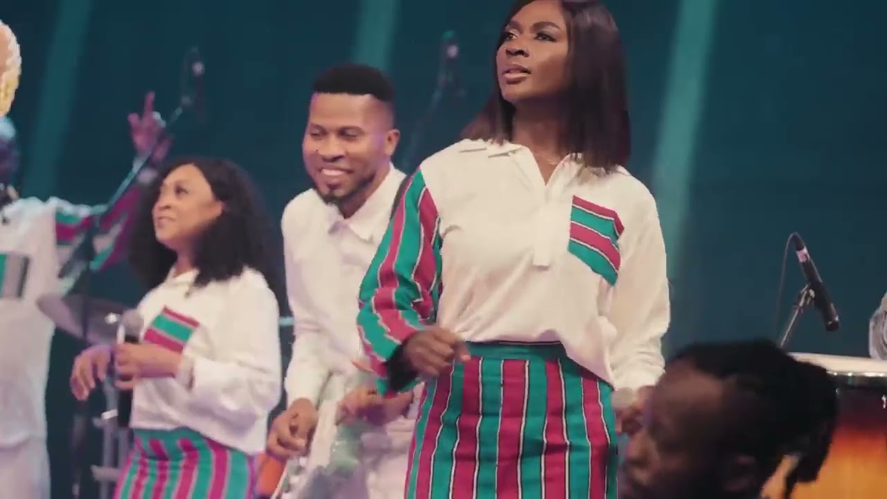 Nathaniel Bassey     Dancing Around Medley 