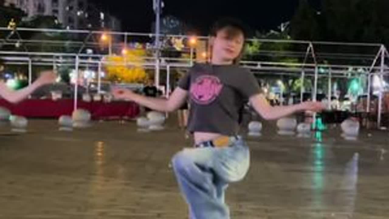 全是爱#爱舞蹈爱生活 #记录向往的生活 #每天坚持锻炼 #忘࿆掉࿆年࿆龄࿆善࿆待࿆自࿆己