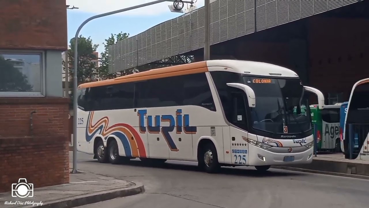 Arribos Y Partidas De Diversas Unidades En Terminal Tres Cruces By Buses Y Trenes Del Uruguay ©