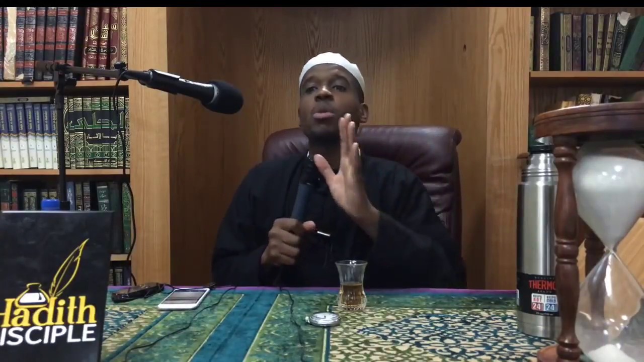 Can a Women Show her Eyebrows While Wearing Niqaab?