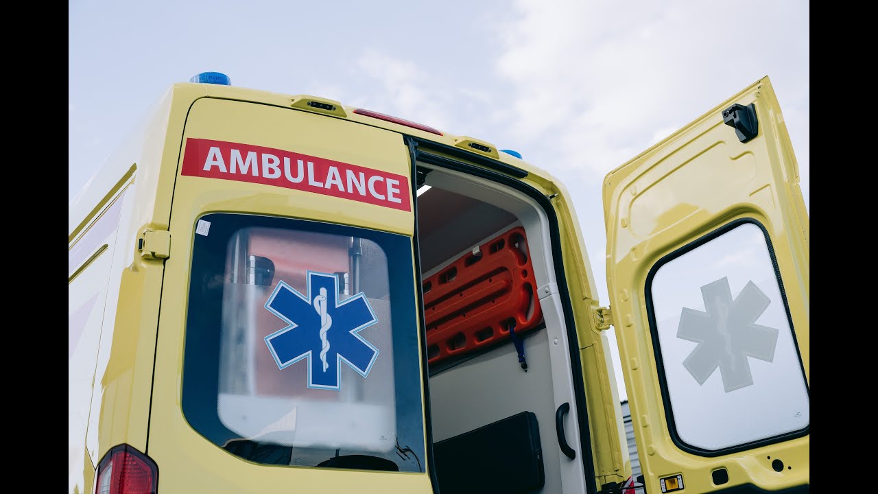 Byłem Sanitariuszem w Pogotowiu Ratunkowym. Sanitariusz od noszenia noszy torby lekarzowi .Emergency
