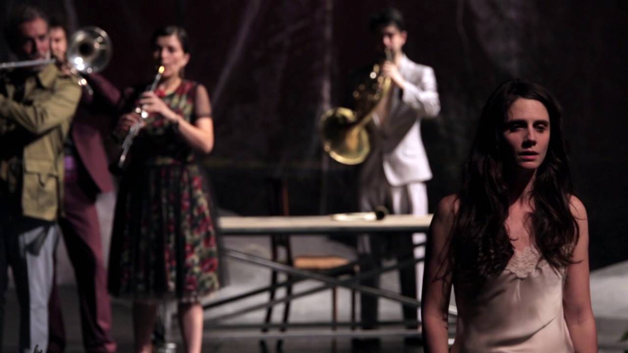 Traviata - Vous m&eacute;ritez un avenir meilleur &bull; teaser