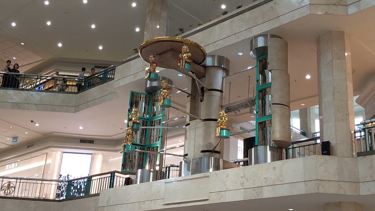 Plaza Senayan clock jam 1 siang hr sabtu tanggal 17 January 2026.