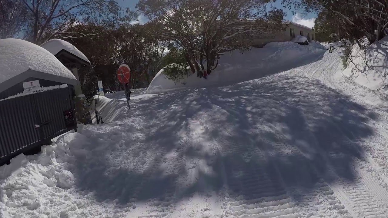 A casual SKI through the streets of Falls Creek, Victoria