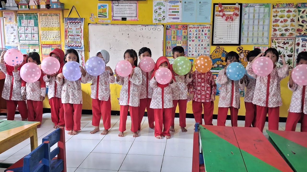 Kegiatan Meniup Balon - Tema Udara || TK P Skj Lor
