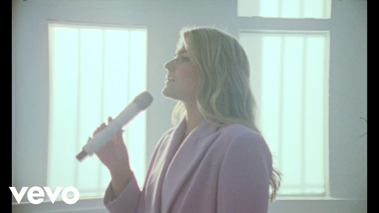 Eliott - Tell Me (Official Video)