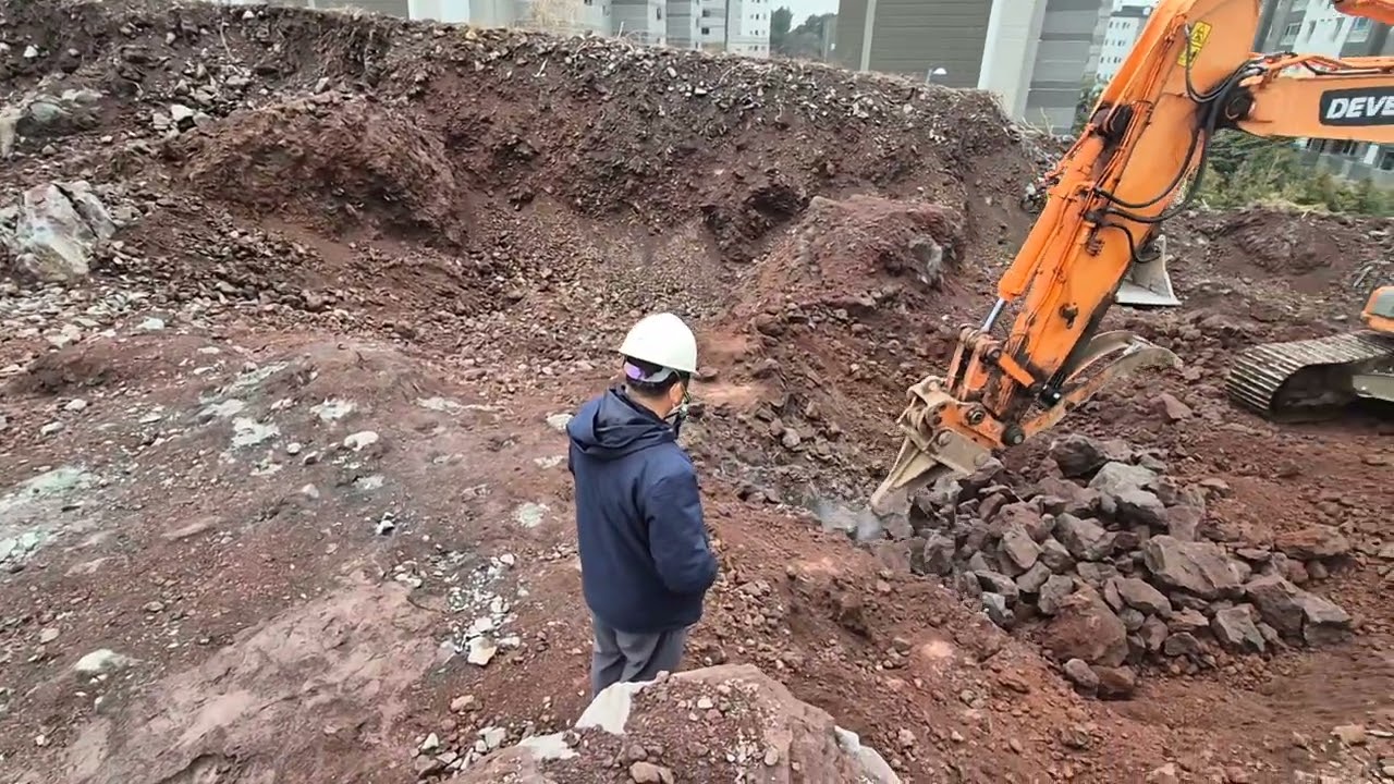 제주도의 현무암 화산암의 송이암반 팽창성몰탈을 이용한 무진동암파쇄공법 유석토건주식회사 010-8878-6627 