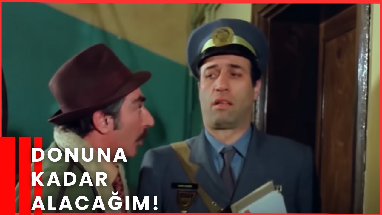 Postacı | Adem, Latif'i Peşinden Koşturuyor! | Kemal Sunal Komik Sahneler