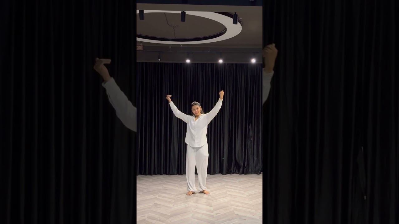 Iss Tarah🤍 #dance #ytshorts #dancer #youtubeshorts #ytshorts