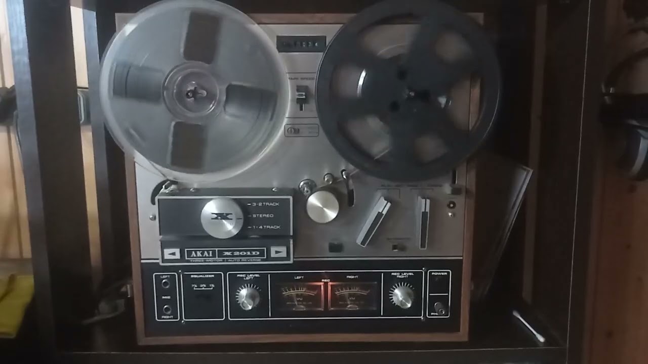 AKAI X201D
