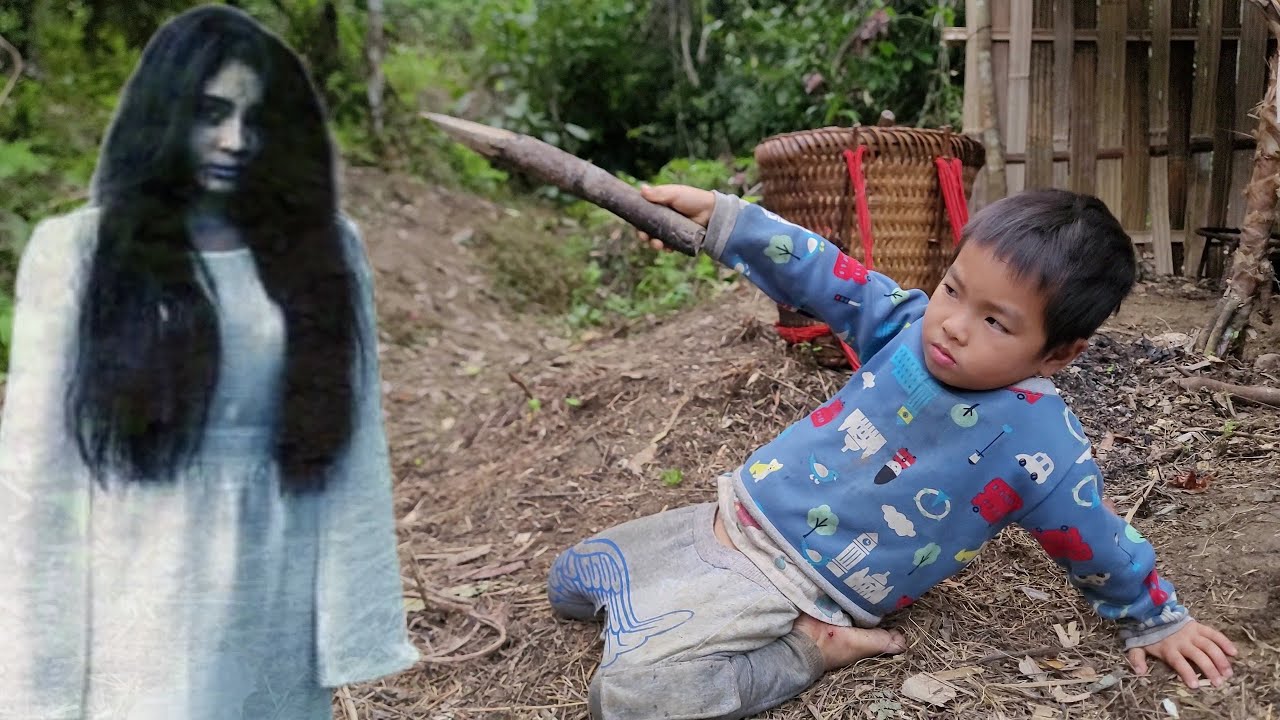 Single mother: Alone, attacked by ghosts in a dangerous forest -Harvesting forest tree cores to sell