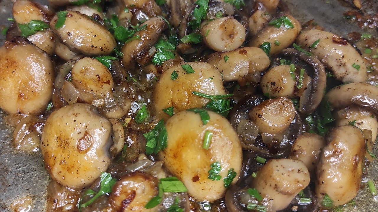 Tavada Göbələk Qovurması. Sarımsaqlı Göyərtili Göbələk Qızartması | Frying Mushrooms in a Pan