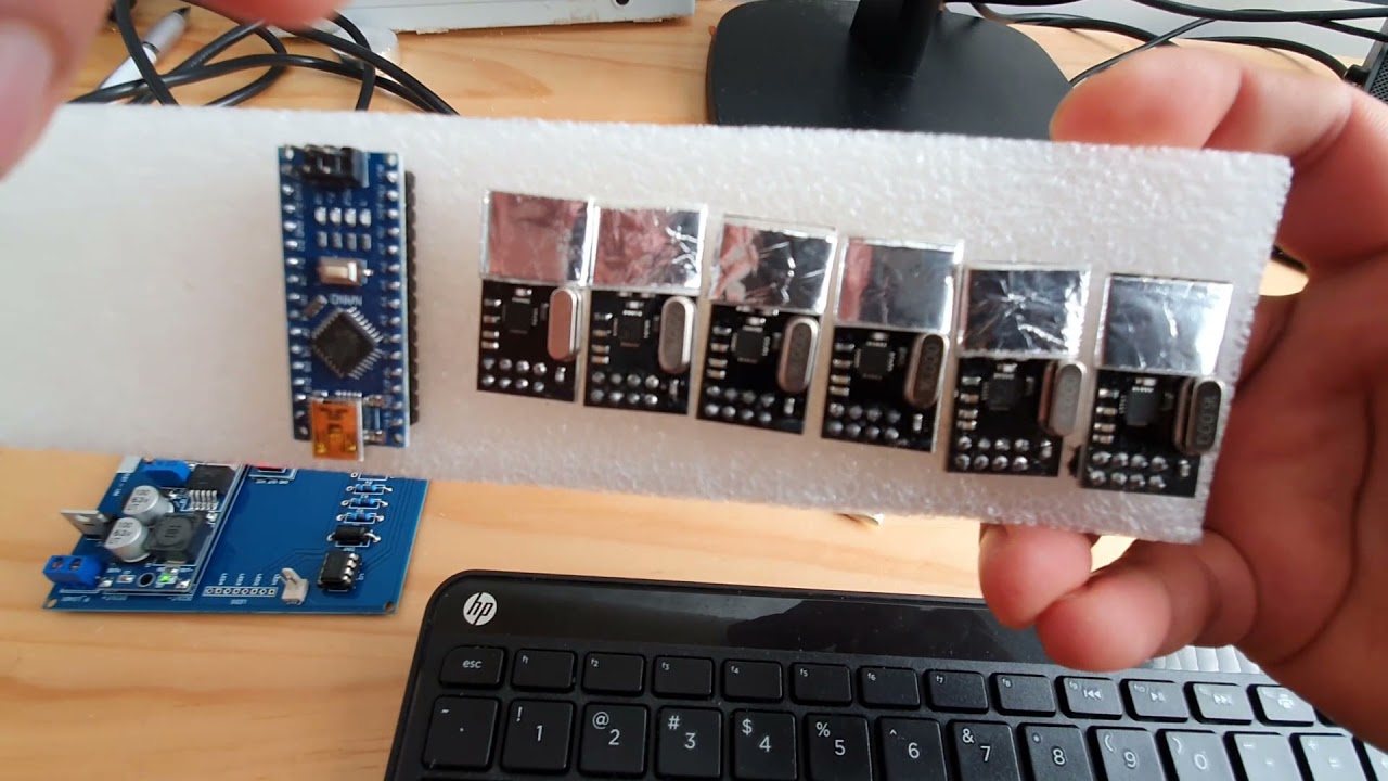 nRF24L01- transmits only when PCB antenna is touched - FiXED