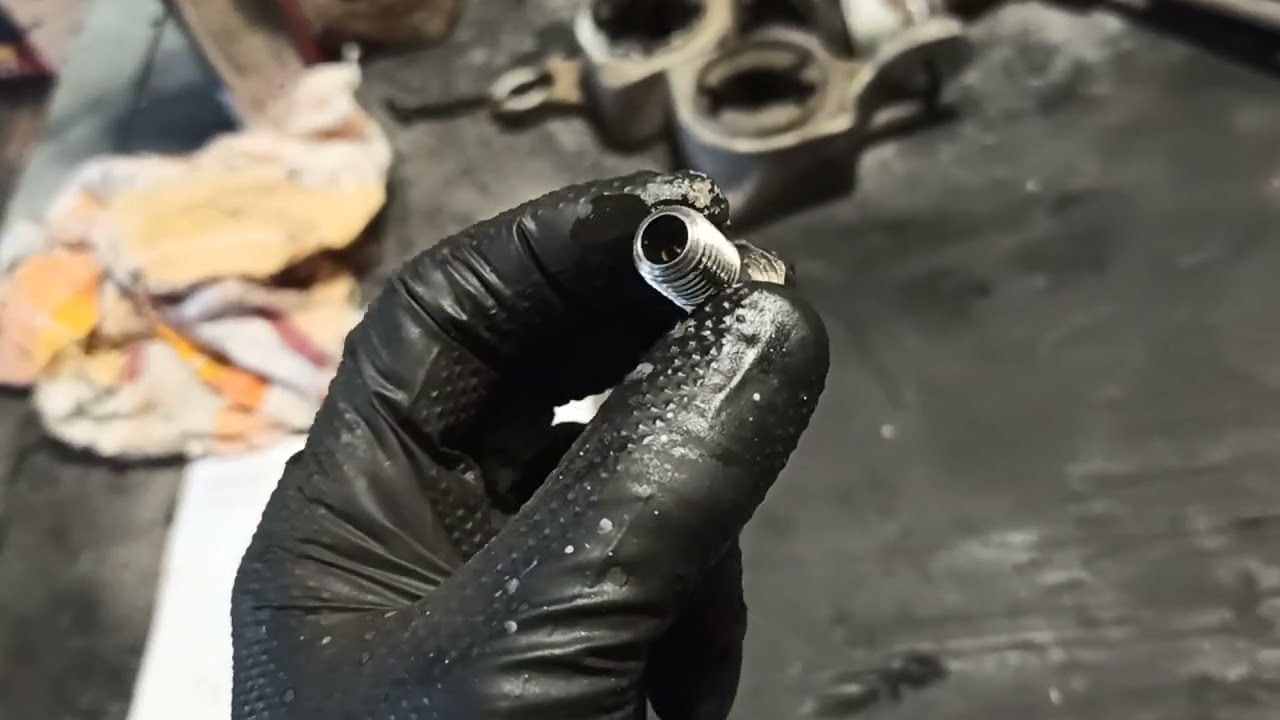 1.4 T-Jet Śruba z sitkiem do turbo. Wymieniajcie co max 30tys km.