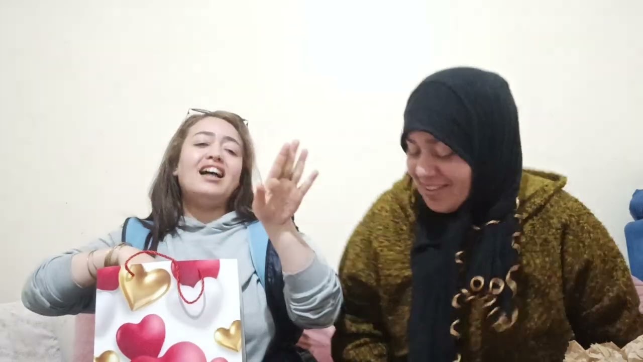 جاتني هدية ديال الذهب🎁😱 من معجب غني بزاف  باغي يتزوج💍