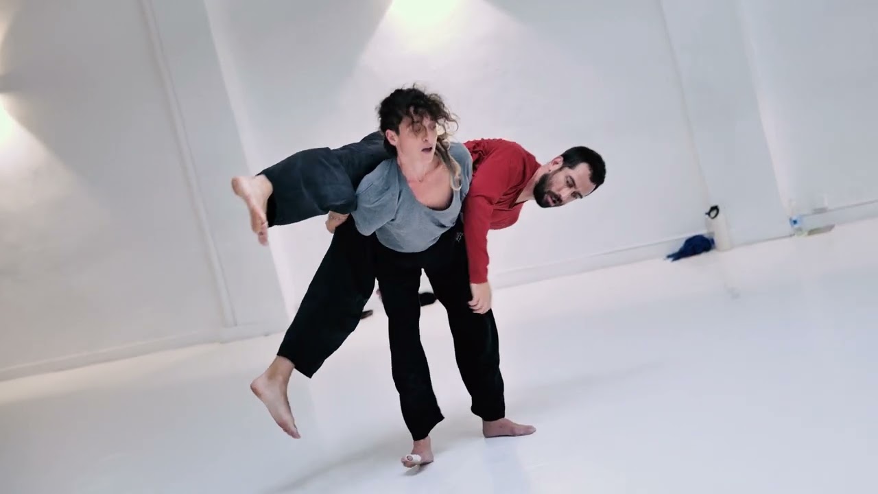 Contact improvisation with Nica Portavia