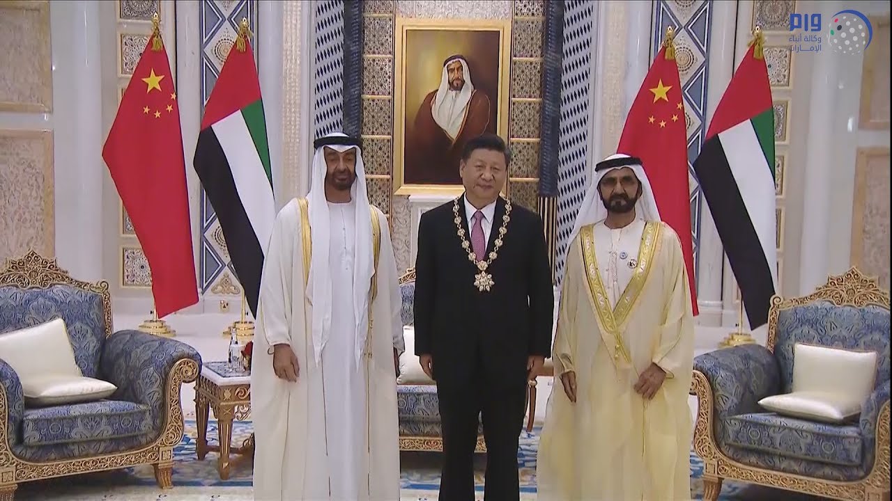 رئيس الدولة يمنح الرئيس الصيني وسام 