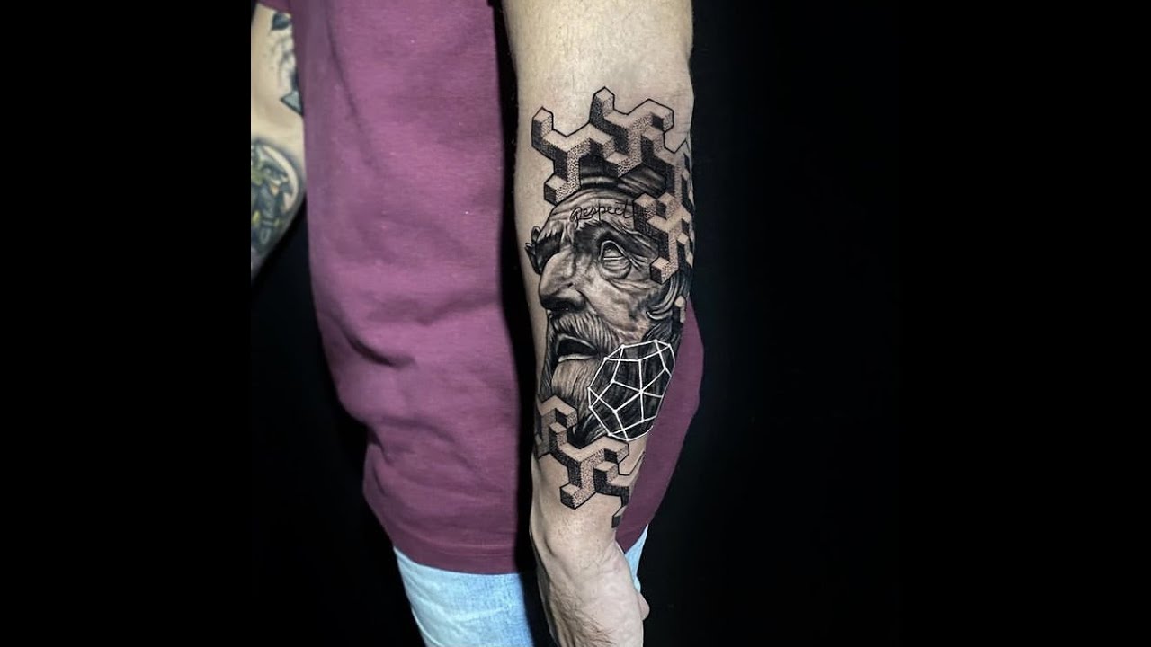 Check out this awesome collaboration tattoo by @ricardorelha & @minerotattoo using Mom&rsquo;s Tattoo Ink