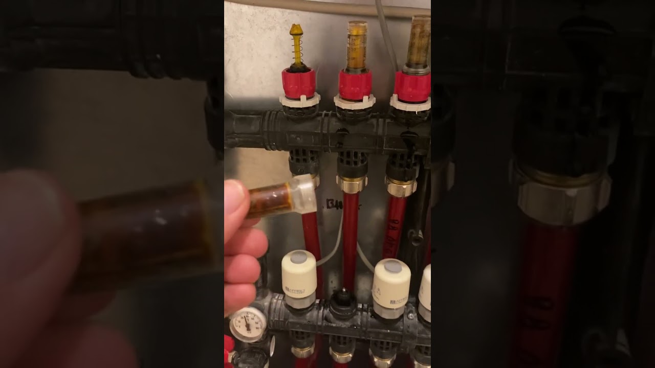 Afriso Durchflussmesser von dem Kunststoffverteiler ProCalida reinigen unter Druck/ Betriebszustand