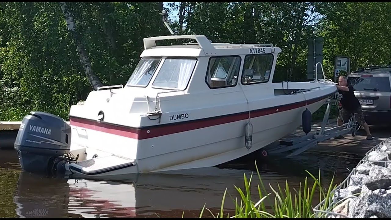 Vene telakalta laituriin. SHIPPY 680 AC & Yamaha 115 Hp
