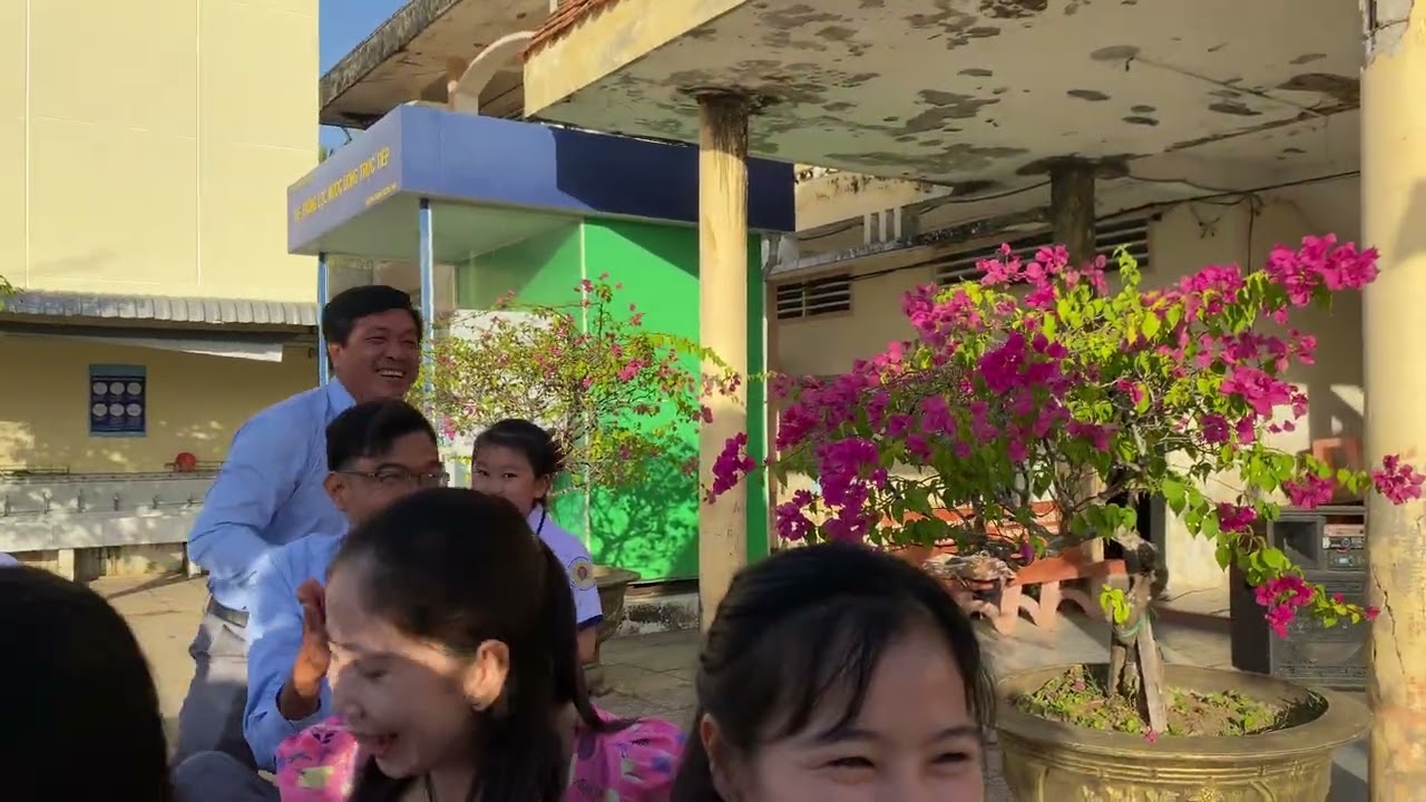 Sinh hoạt dưới cờ