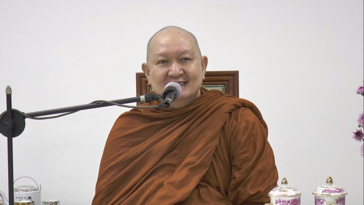 หลวงพ่อปราโมทย์ แสดงธรรม ณ บริษัท ดอกบัวคู่ จำกัด 20 ต.ค. 2556 Full HD