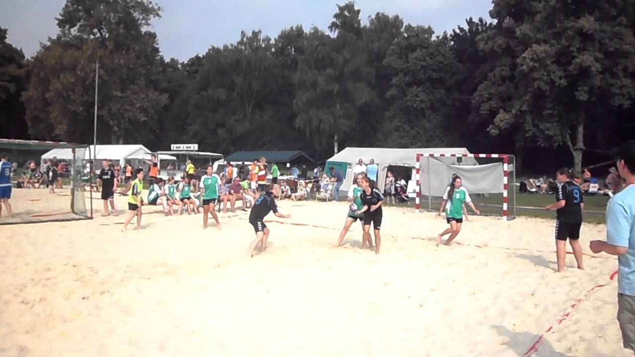 w.B-Jugend vs  GW Werden beim Beachhandball in Werden