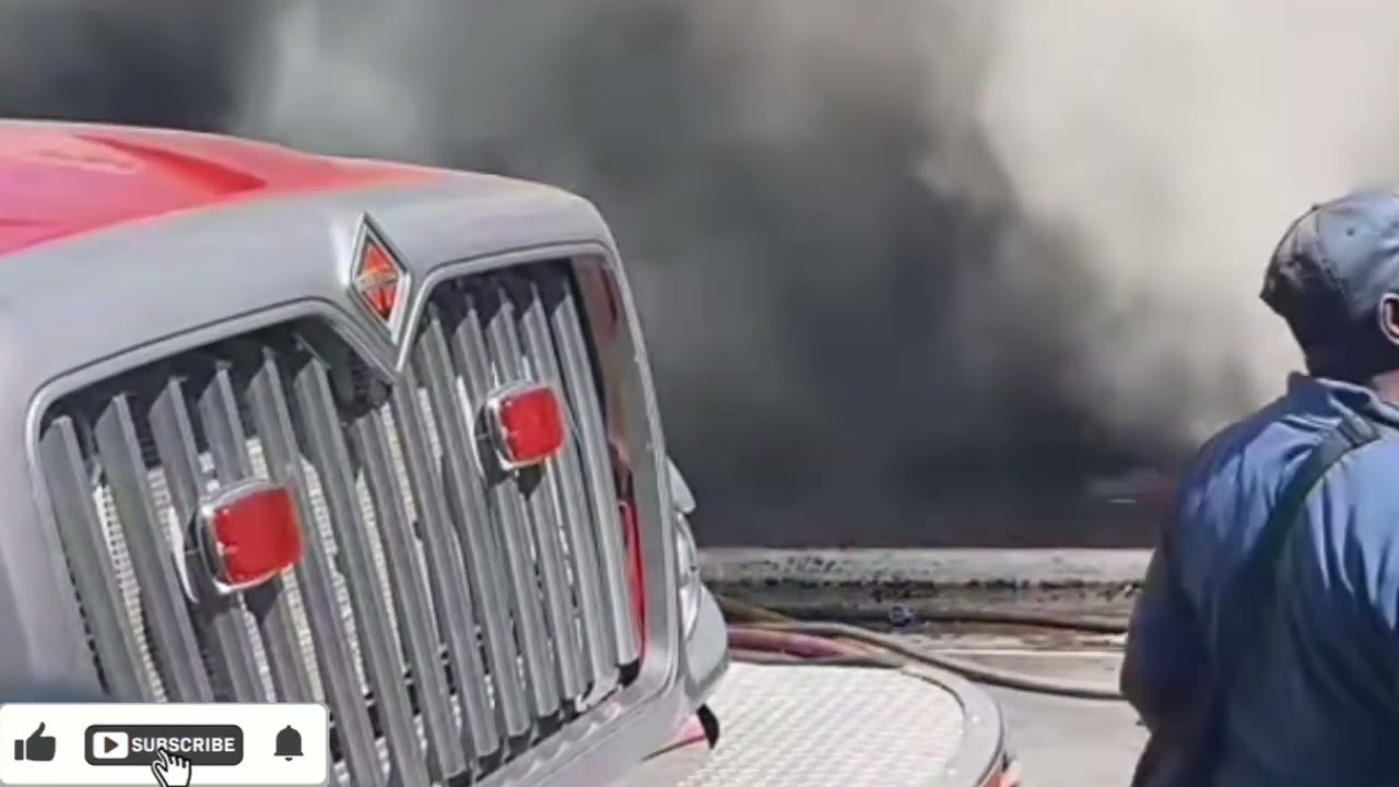 Clothing Store on Fire #fire #firetruck 