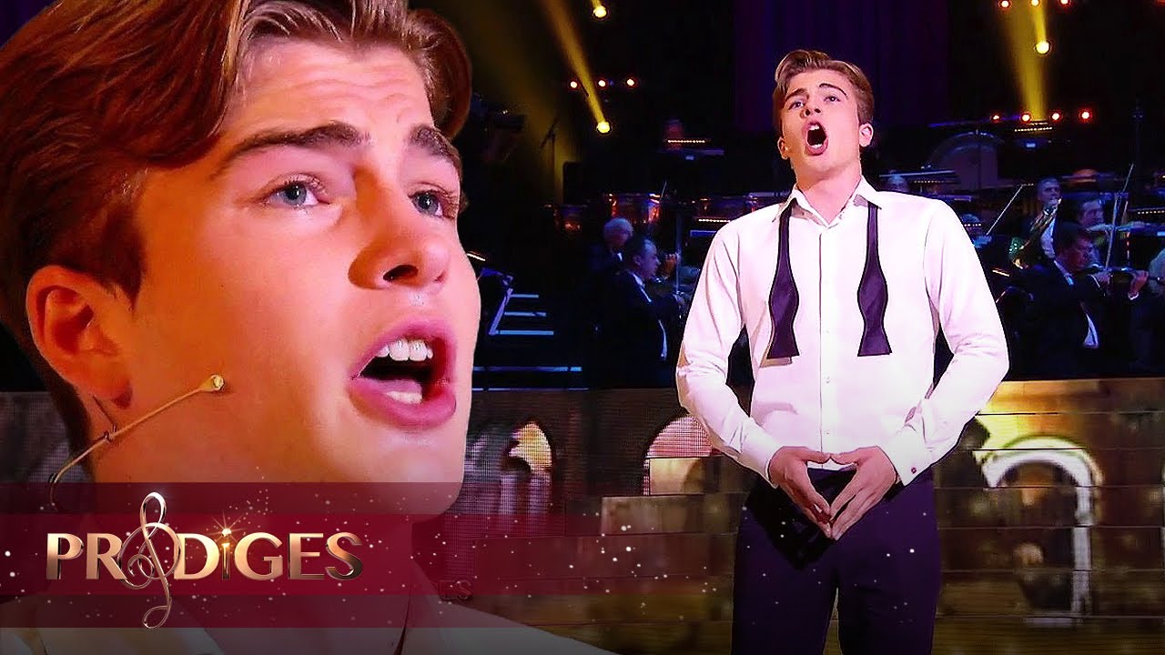 Carl-Loïs chante avec force 