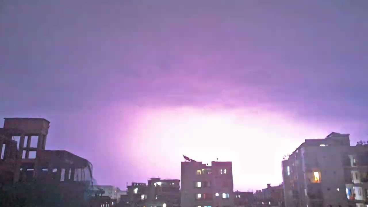Mesmerized by the chaos in the sky. ⚡️