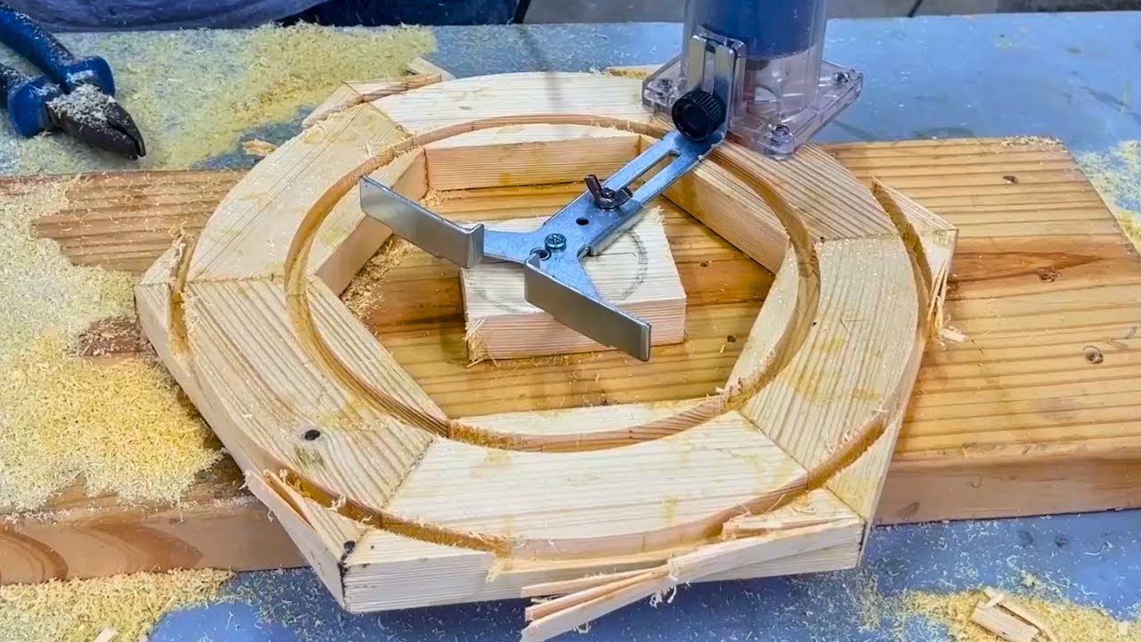 Beautifu Desk Clock = Wood + Epoxy