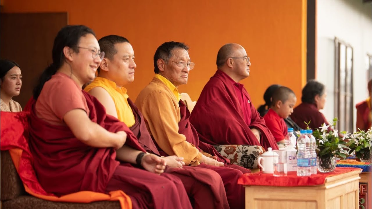 དགེ་ལེགས་ཕུག་དྲན་ཤེས་ཁྲོམ་ཚོགས་ནང་ ཀུ་རུ་ཀུ་ལླེའི་ཕོ་བྲང་བཞེངས་ནིའི་ས་སླང་རྟེན་འབྲེལ།