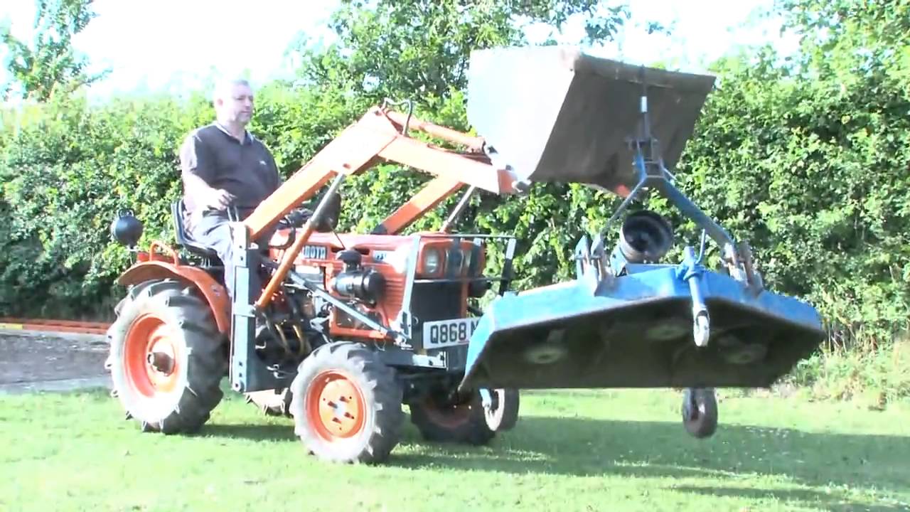 Kubota B7100 Tractor - Loader - Backhoe