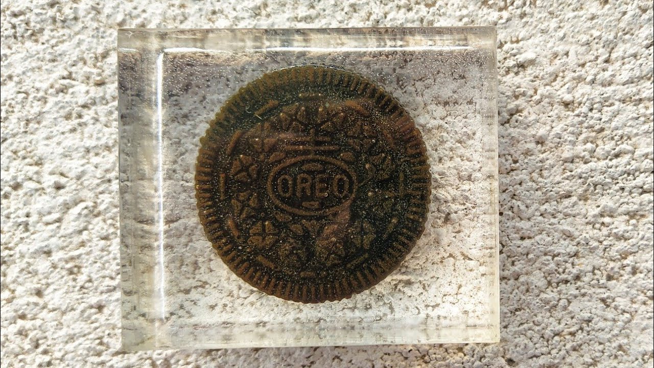 A OREO Biscuit in Epoxy Resin / RESIN ART